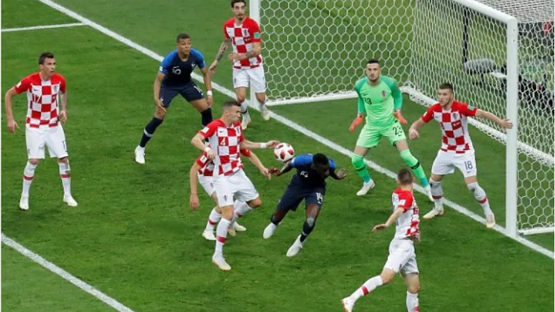 Định nghĩa và phạm vi áp dụng của lỗi chạm bóng bằng tay